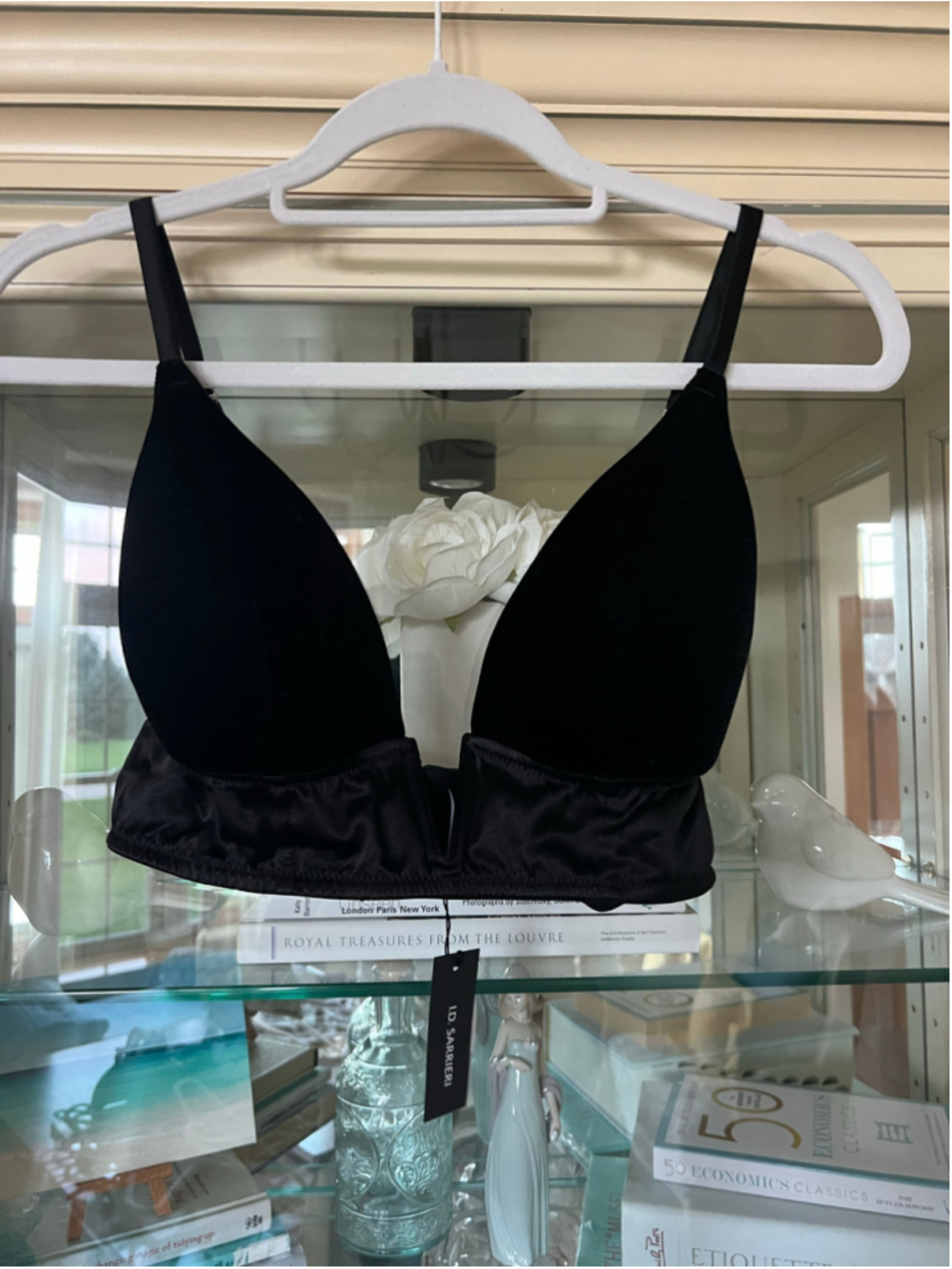 Women's I.D. Sarrieri Black Velvet Plunge Bra Size 34C New w Tags